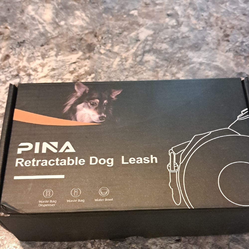 Pina Black and Green Retractable Dog Leash And Ecessaries - Picture 2 of 6
